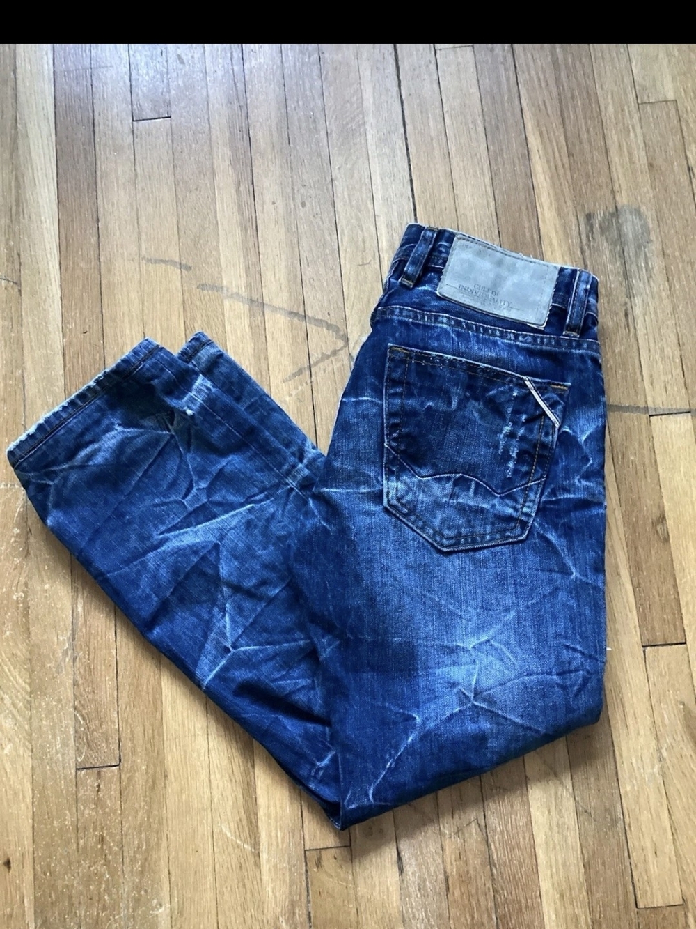 Cult of Individuality Men's Size 29-28 Medium Blue Distressed Relax Denim Jeans